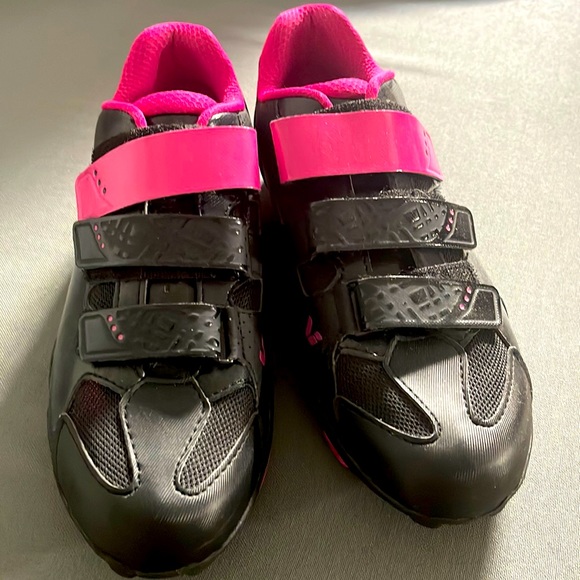 Shoes - Liv cycle shoes